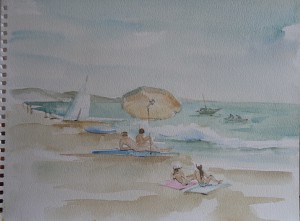 Strand met zonnende mensen (kilini strand)