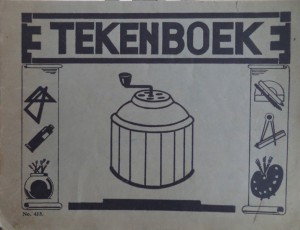 Tekenboekje met ingekleurde, abstracte bloemmotieven